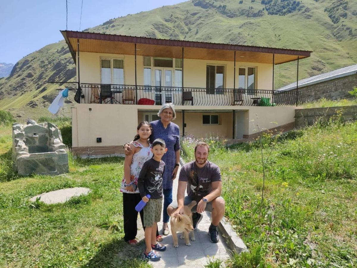 Cozy Hotel Kazbegi Eksteriør billede
